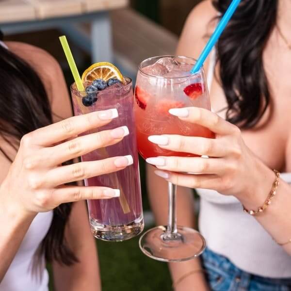 hands holding cocktails